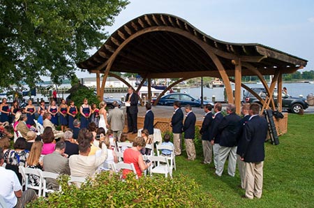 Wedding ceremony in pell gardens by the bandshell